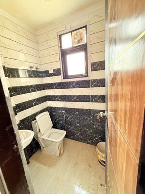 Team Area in 3 BHK Apartment at Chattarpur – for Sale