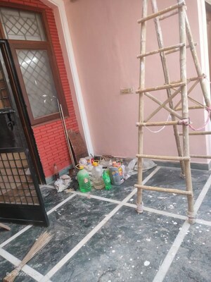 Staircase in 3.5 BHK Apartment at Oasis Apartments, Sector 55 – for Rent