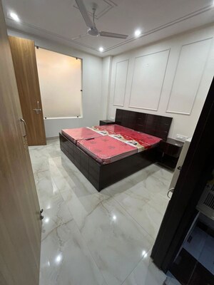 Kitchen in 3.5 BHK Apartment at Oasis Apartments, Sector 55 – for Rent