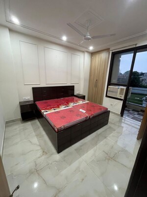 Bedroom in 3.5 BHK Apartment at Oasis Apartments, Sector 55 – for Rent
