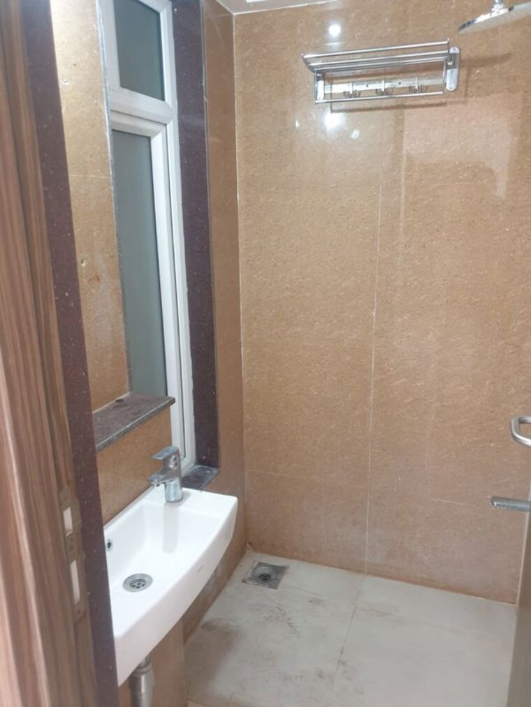 Bathroom, goel-ganga-legend 2 Bedroom 1000 Sq.Ft. Apartment In Bavdhan Pune 10555044