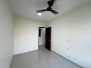 Room in 2 BHK Apartment at Kalpataru Paramount A, Thane West – for Rent