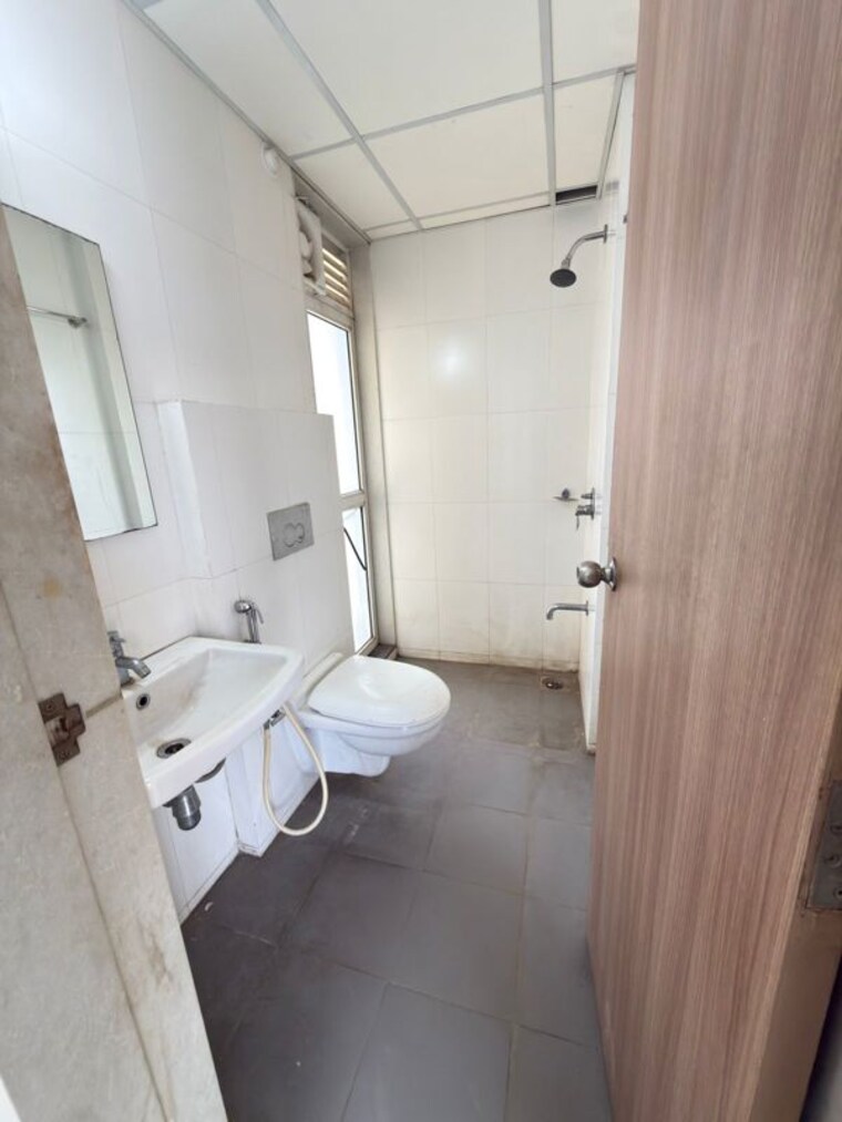 Bathroom, godrej-emerald 1.5 Bedroom 550 Sq.Ft. Apartment In Ghodbunder Road Thane 10555059