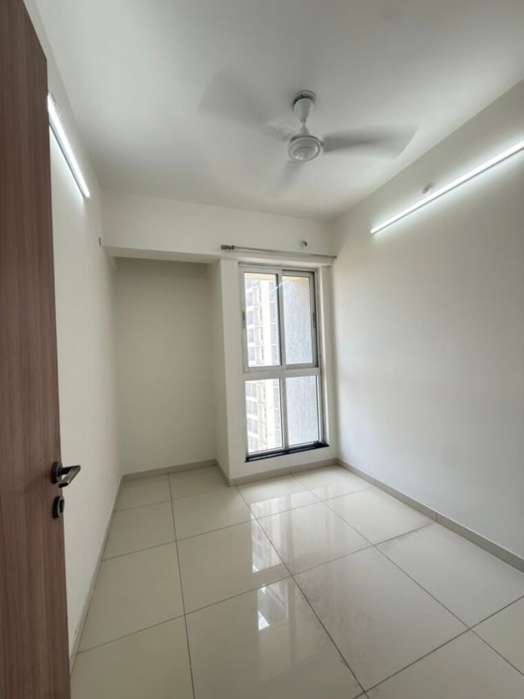 Room, godrej-emerald 1.5 Bedroom 550 Sq.Ft. Apartment In Ghodbunder Road Thane 10555059
