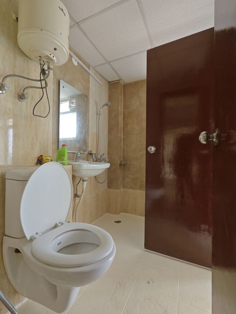 Bathroom, sector 84 2.5 Bedroom 1450 Sq.Ft. Apartment In Sector 84 Gurgaon 10555079