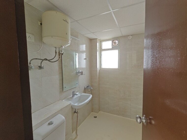 Bathroom, sector 84 2.5 Bedroom 1450 Sq.Ft. Apartment In Sector 84 Gurgaon 10555079