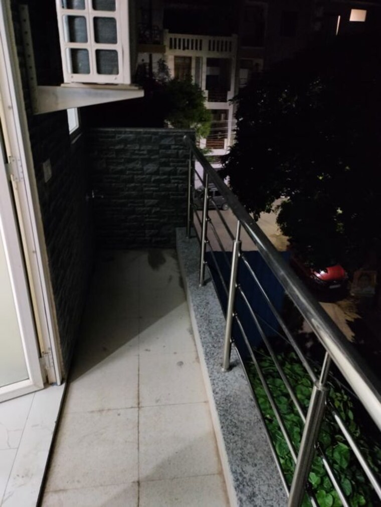 Balcony, ansal-sushant-shopping-arcade 1 RK 460 Sq.Ft. Builder Floor In Sector 27 Gurgaon 10555083