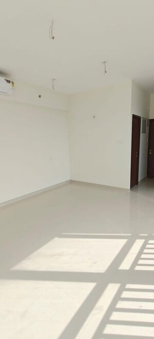 Room in 2 BHK Apartment at Dynamix Divum, Malad East – for Rent