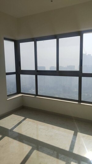 Room in 2 BHK Apartment at Kalpataru Paramount A, Thane West – for Rent