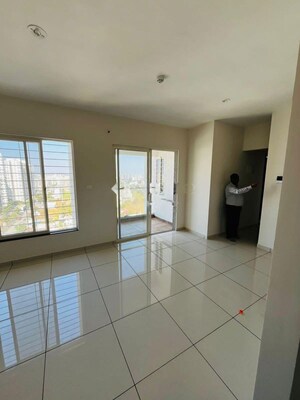 Room in 2 BHK Apartment at VJ YashOne Infinitee, Tathawade – for Rent