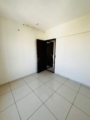 Room in 2 BHK Apartment at VJ YashOne Infinitee, Tathawade – for Rent