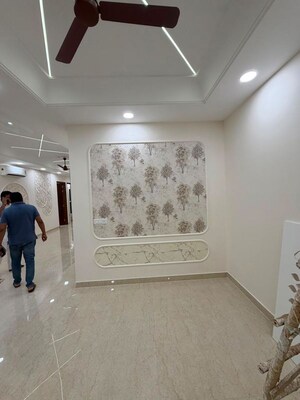 Parking in 4 BHK Builder Floor at South City 2 – for Sale