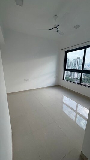 Room in 2 BHK Apartment at Kalpataru Paramount A, Thane West – for Rent