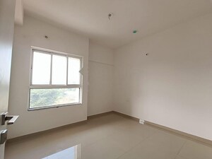 Room in 2.5 BHK Apartment at Godrej Greens, Undri – for Rent