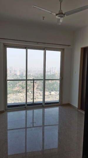 Room in 2 BHK Apartment at JP Decks, Goregaon East – for Rent