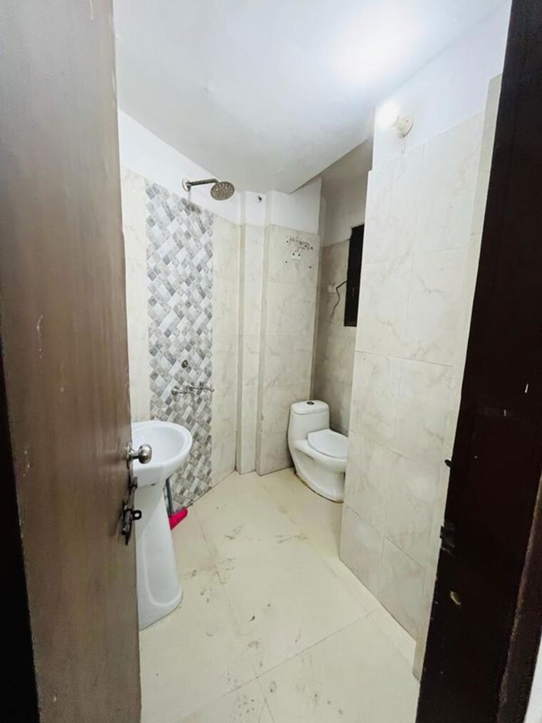 Bathroom, east of kailash 2 Bedroom 980 Sq.Ft. Builder Floor In East Of Kailash Delhi 10555282