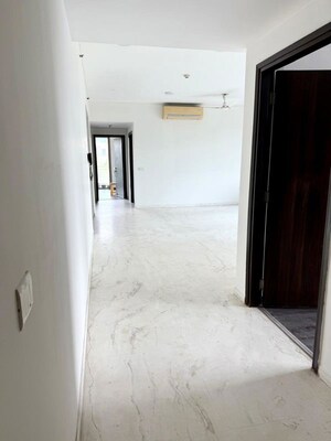 Room in 4 BHK Apartment at Tata Primanti-Tower Residences, Sector 72 – for Rent