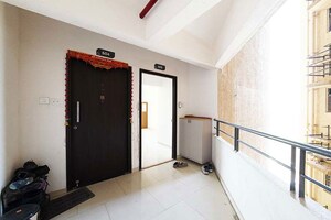 Room in 3 BHK Apartment at Hadapsar – for Sale