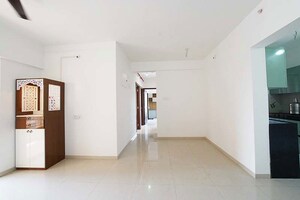 Room in 3 BHK Apartment at Hadapsar – for Sale