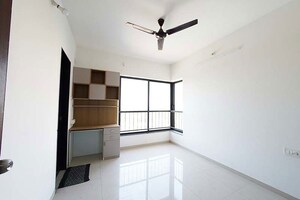 Room in 3 BHK Apartment at Hadapsar – for Sale