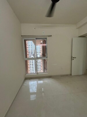 Room in 3 BHK Apartment at Godrej Green Cove, Mahalunge – for Rent