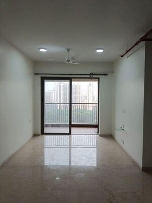 Room in 2 BHK Apartment at Kalpataru Paramount A, Thane West – for Rent