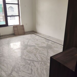 Room in 2 BHK Builder Floor at Sector 4 – for Rent