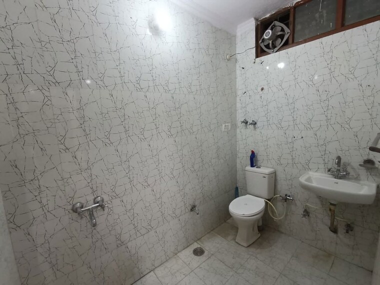 Bathroom, sector 4 2 Bedroom 1275 Sq.Ft. Independent House In Sector 4 Gurgaon 10555356