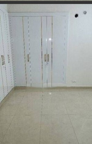 Bathroom in 3 BHK Apartment at Experion Capital, Gomti Nagar – for Rent