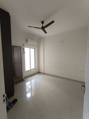 Room in 3.5 BHK Apartment at Shree Vardhman Victoria, Sector 70 – for Rent