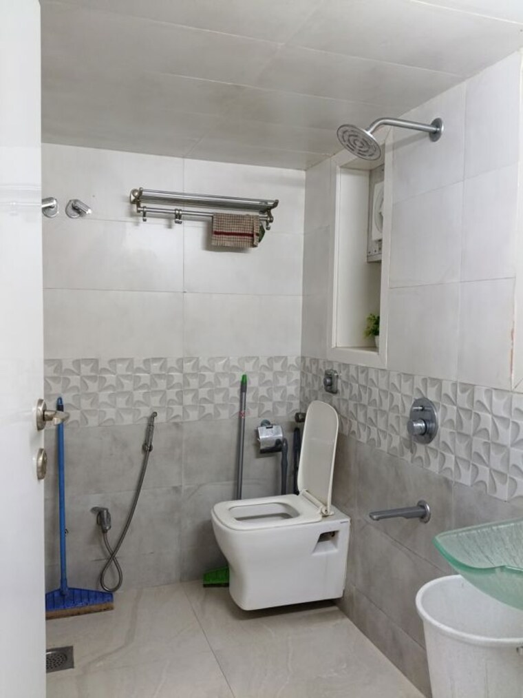 Bathroom, seema-apartments-andheri 1 Bedroom 450 Sq.Ft. Apartment In Andheri West Mumbai 10555388