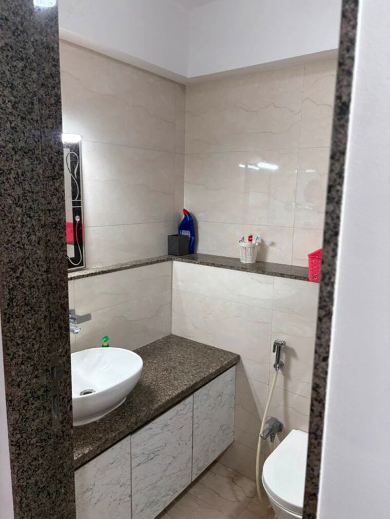 Bathroom, chembur 2 Bedroom 910 Sq.Ft. Apartment In Chembur Mumbai 10555395