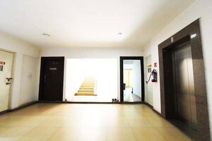 Room in 3 BHK Apartment at Magarpatta City – for Sale