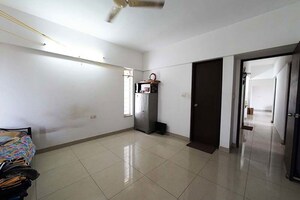 Room in 3 BHK Apartment at Magarpatta City – for Sale