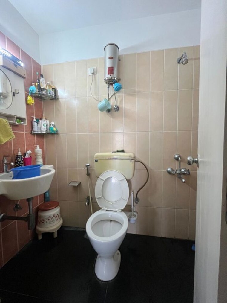 Bathroom, dreamax-vega 3 Bedroom 1375 Sq.Ft. Apartment In Andheri East Mumbai 10555391