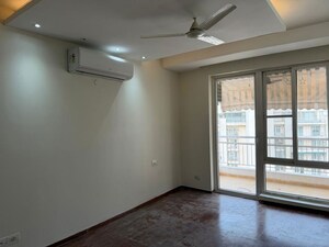 Room in 3.5 BHK Apartment at GPL Eden Heights, Sector 70 – for Rent