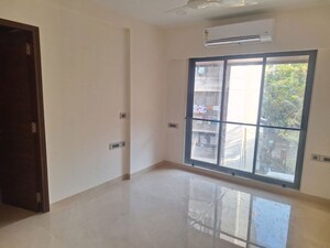 Room in 3 BHK Apartment at Khar West – for Sale