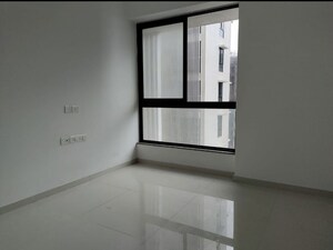 Room in 1.5 BHK Apartment at Sunteck Avenue 2, Goregaon West – for Rent