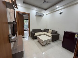 Team Area in 1 BHK Builder Floor at Sector 52 – for Rent