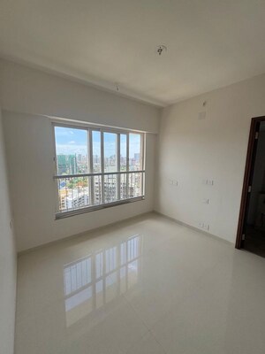 Room in 2 BHK Apartment at Kalpataru Vivant, Jogeshwari East – for Rent