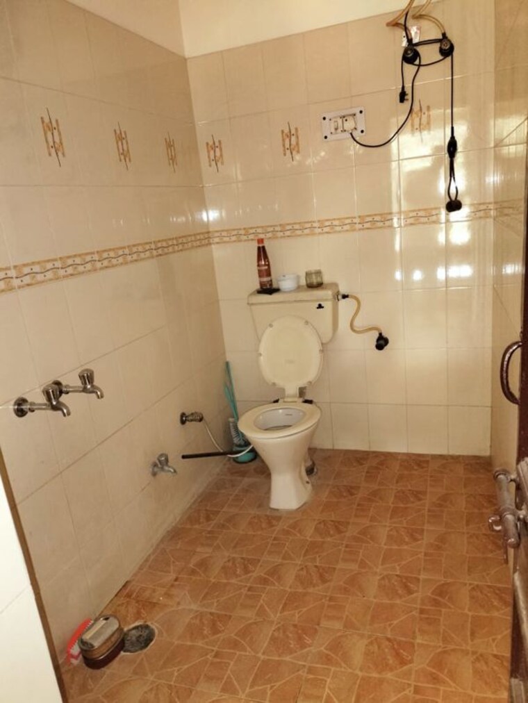 Bathroom, sector 4 1 Bedroom 802 Sq.Ft. Independent House In Sector 4 Gurgaon 10555491