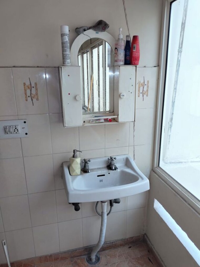 Bathroom, sector 4 1 Bedroom 802 Sq.Ft. Independent House In Sector 4 Gurgaon 10555491
