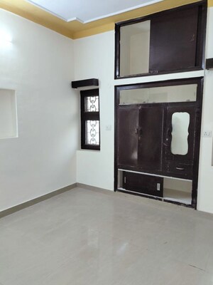 Room in 1 BHK Independent House at Sector 4 – for Rent