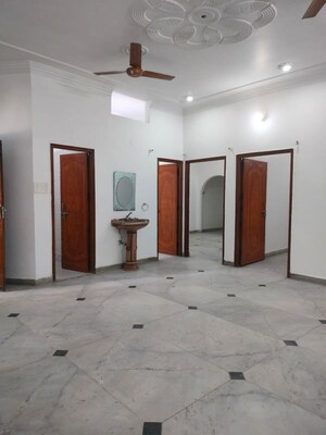 1 BHK Independent House For Rent in Sector 4