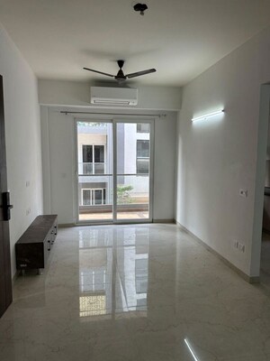 Room in 2.5 BHK Builder Floor at Smart World Orchard, Sector 61 – for Rent