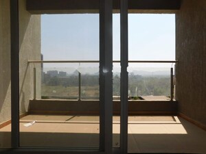 Room in 2 BHK Apartment at Kolte Patil Little Earth, Kiwale – for Rent