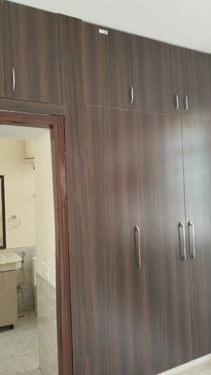 Building Lobby in 3 BHK Builder Floor at Unitech South City II, Sector 50 – for Rent