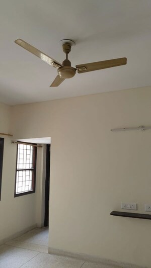 Room in 3 BHK Builder Floor at Unitech South City II, Sector 50 – for Rent