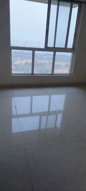 Room in 1 BHK Apartment at Lodha Amara, Kolshet Road – for Rent