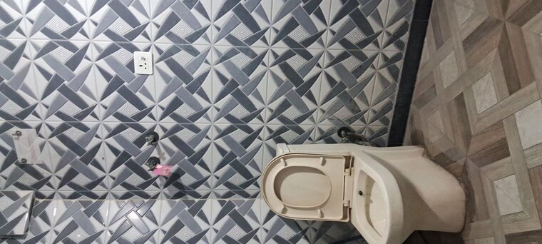 Bathroom, sarita vihar 2 Bedroom 750 Sq.Ft. Apartment In Sarita Vihar Delhi 10555529